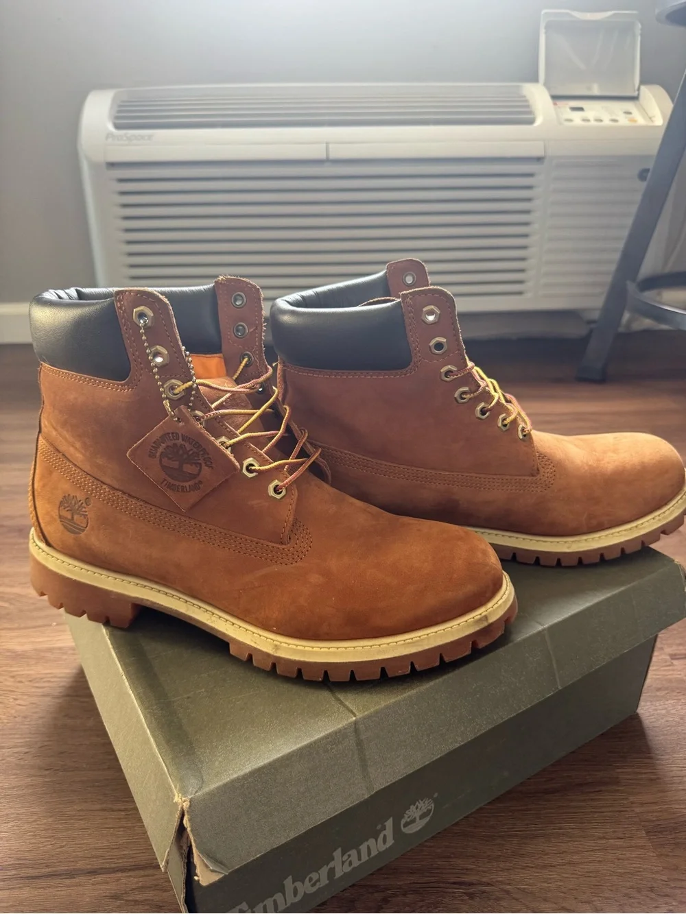 Timberland Men's 6-Inch Premium Nubuck Boots in Chestnut Brown (Rust)